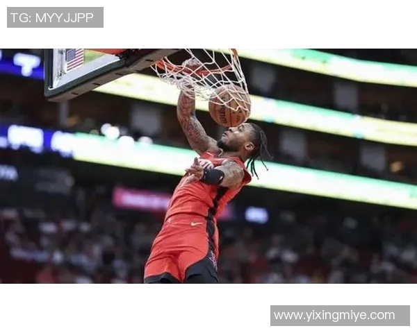 惠特摩尔半场三分失准，板表现依旧引人关注(惠特尼百科)